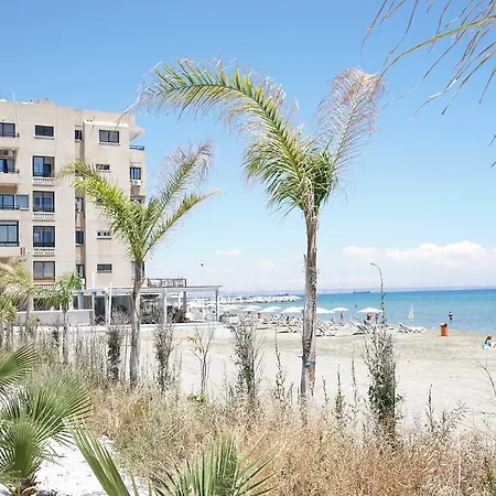 Lazuli Sea View-beachfront Ap 405 לרנקה
