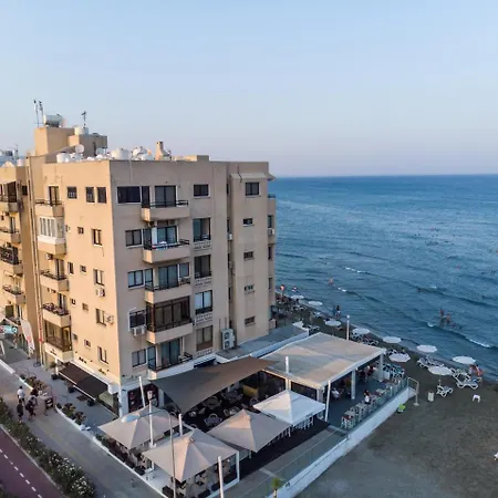 Lazuli Sea View-beachfront Ap 405 דירה