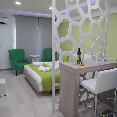 Lazuli Sea View-beachfront Ap 405 *